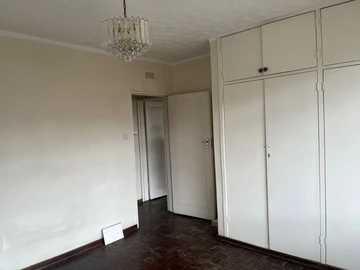 2 Bedroom Flat & Apartment