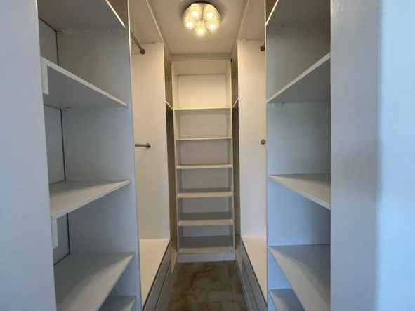 2 Bedroom Flat & Apartment