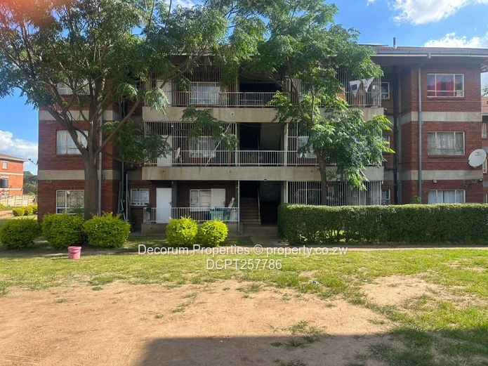 Bright 3-Bed Mabelreign Flat with Borehole & Balcony (Sole Mandate)