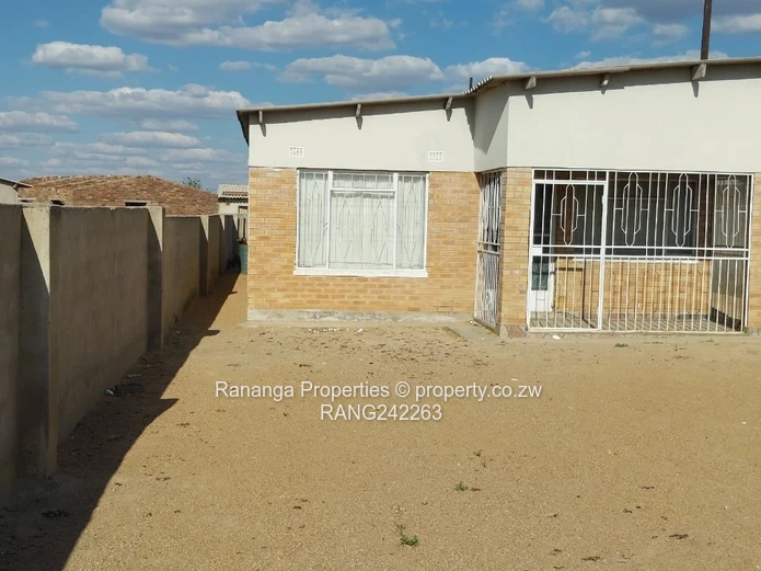 Great Opportunity! 3 Bedroom House In Cowdray Park