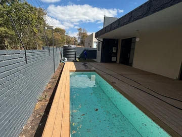 4 Bedroom Flat & Apartment