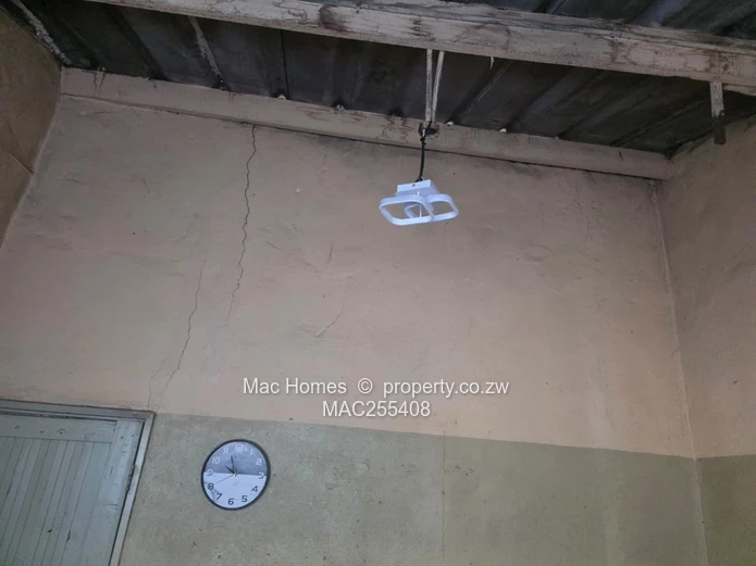3-Bedroom House For Sale – Zengeza 1, Chitungwiza (Sole Mandate)