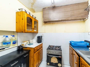 2 Bedroom Flat & Apartment