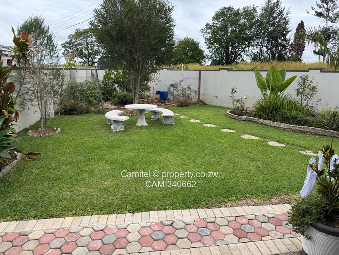 2 bed cluster in Arlington with borehole ,back up solar system 