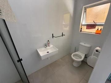 3 Bedroom Flat & Apartment