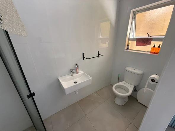 3 Bedroom Flat & Apartment