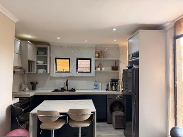 2 Bedroom Flat & Apartment