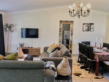 2 Bedroom Flat & Apartment