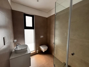 4 Bedroom Garden Flat