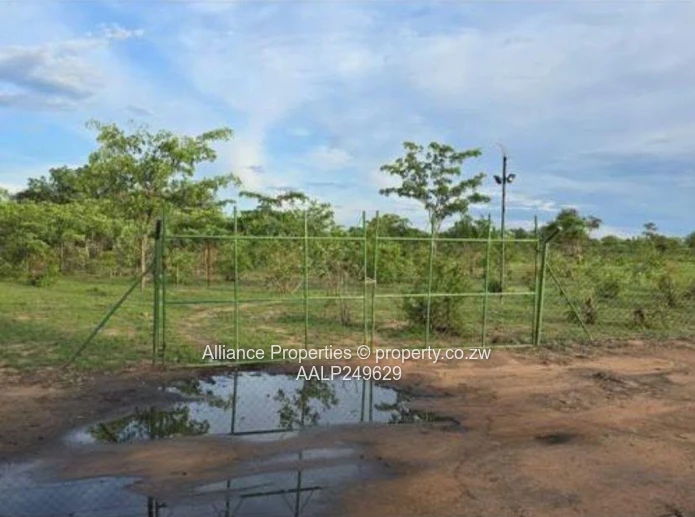 Kadoma: 1.96Ha Commercial Plot with 150m² Shell & Water Towers
