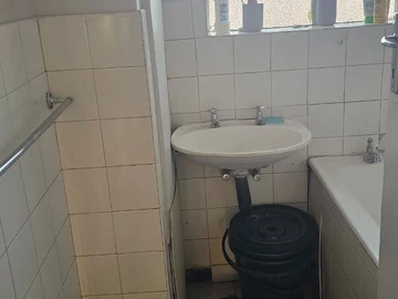 2 Bedroom Flat & Apartment