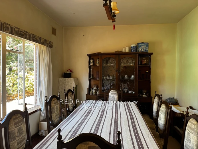 Double-Storey Family Living in Hillside!