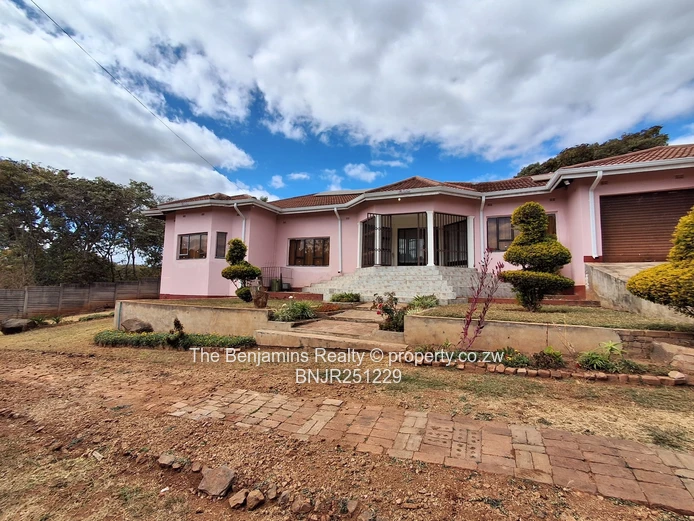 5 Bed Family Home in Quinnington