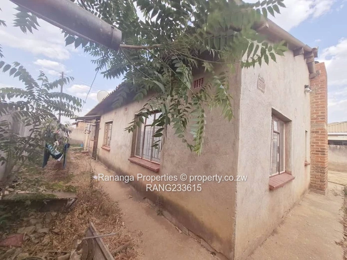 Kadoma – Solid 4-Bedroom Family Home with Title Deed