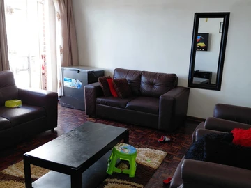 2 Bedroom Flat & Apartment