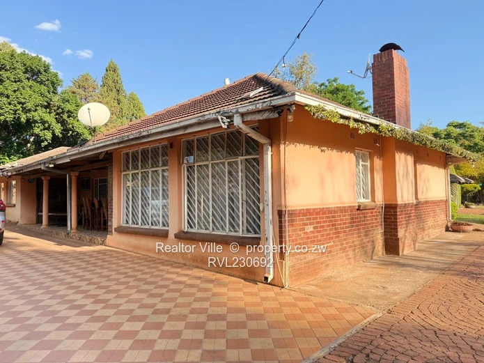 4 bedroomed house to let