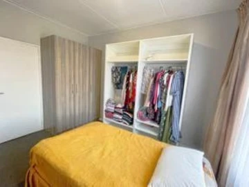 2 Bedroom Flat & Apartment