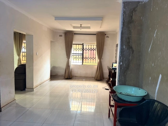 Glaudina 4-Bed Home - Tiled Roof, Garage & Garden