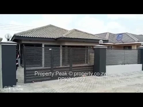 Aspindale Park: Modern 3-Bed with Fitted Kitchen & Ensuite
