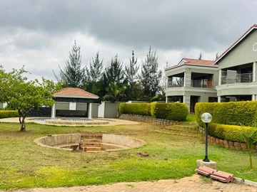 8 Bedroom House