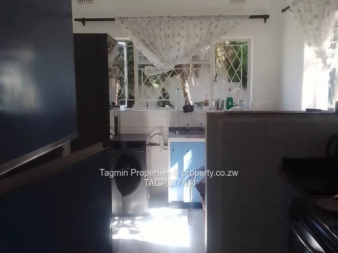 Charming 2-Bed Mabelreign Flat with Garden & Garage (Sole Mandate)