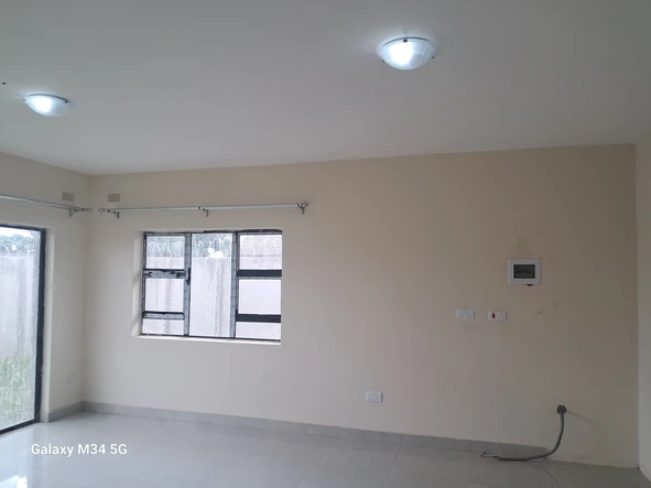 2 Bedroom Flat & Apartment