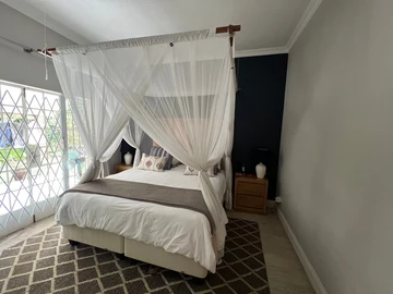 3 Bedroom Flat & Apartment