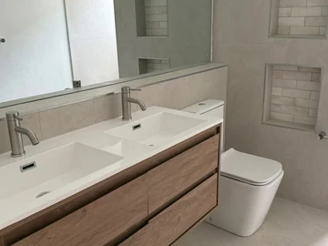 3 Bedroom Flat & Apartment