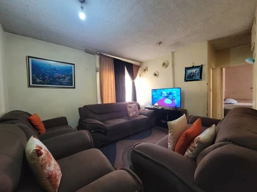 2 Bedroom Flat & Apartment