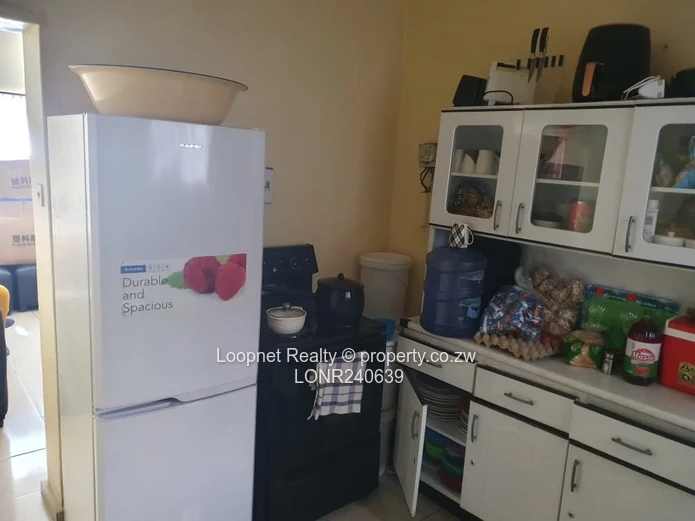 **Spacious 2-Bedroom Flat for Rent in Chitungwiza with Borehole** (Sole Mandate)