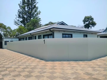 4 Bedroom Flat & Apartment