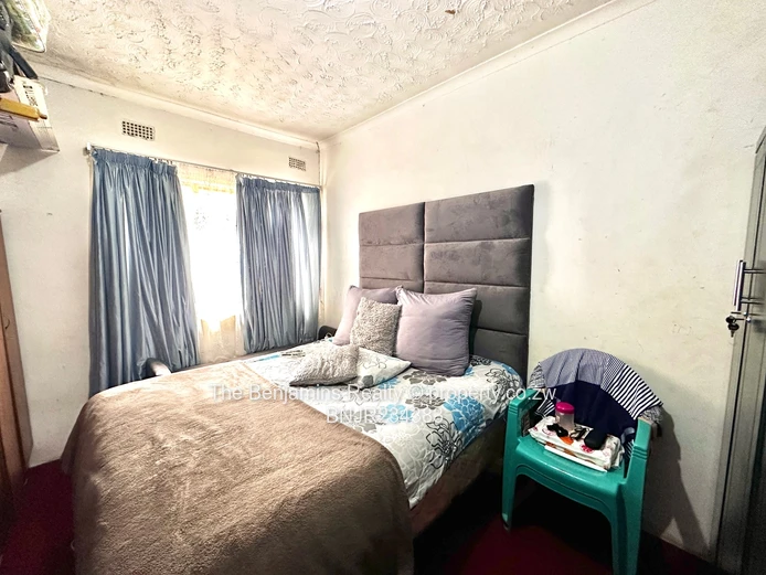 Solid House In Letombo Park