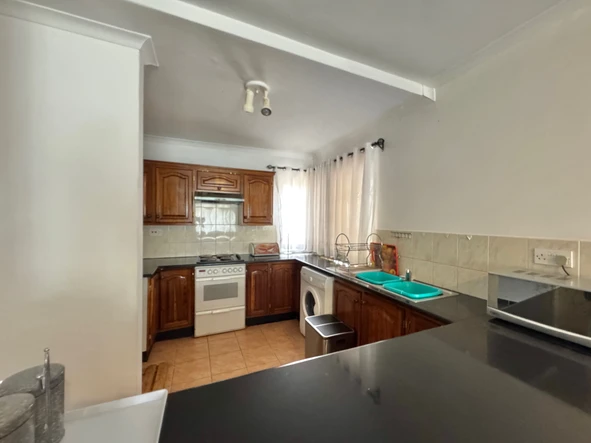 2 Bedroom Flat & Apartment