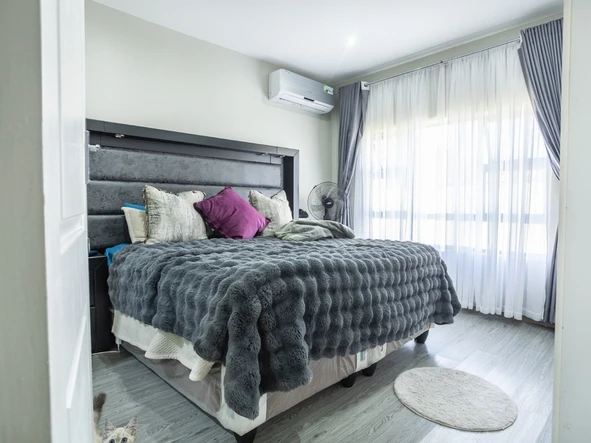 3 Bedroom Flat & Apartment