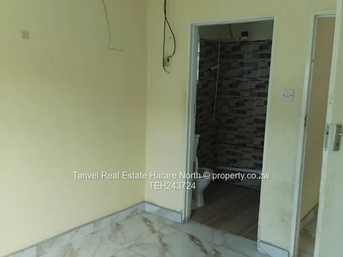 Prospect:  house to let.3 beds, main bed with ensuite. lounge and dining, borehole,.On 3000sqm.Walle