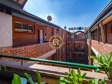 2 Bedroom Flat & Apartment