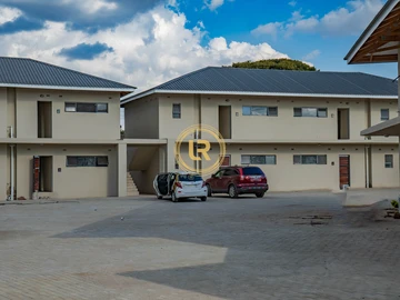 2 Bedroom Flat & Apartment