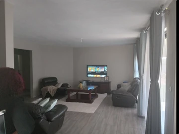 3 Bedroom Flat & Apartment