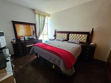 2 Bedroom Flat & Apartment