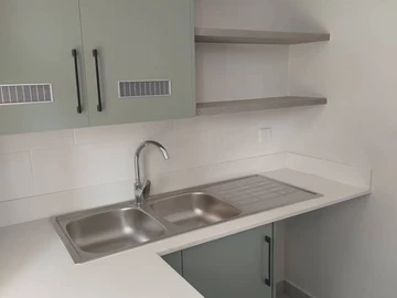 2 Bedroom Flat & Apartment