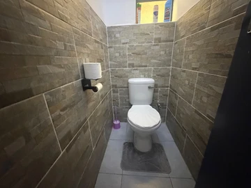 2 Bedroom Flat & Apartment