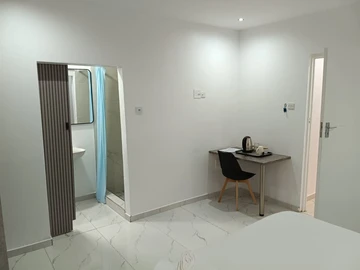 Hotel & Lodge