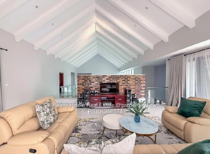 Stunning 6 bedrooms house in Mt Pleasant heights phase 1