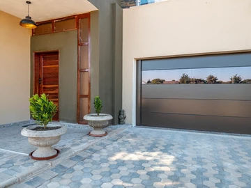 5 Bedroom Flat & Apartment