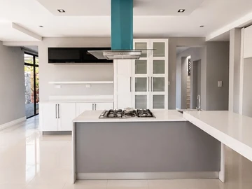 3 Bedroom Flat & Apartment
