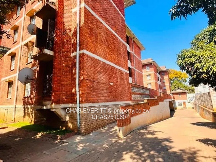 2 Bed Flat To Let in Avenues