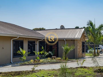 6 Bedroom House