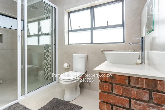 Stylishly Furnished 2 Bedroom Cottage