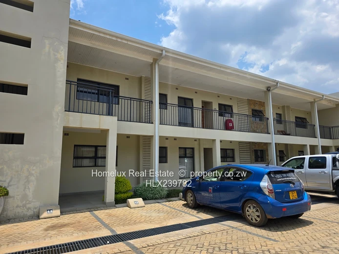 Modern 3-Bedroom, 2-Bathroom Flat in Secure Complex – Ideal Home or Investment Opportunity