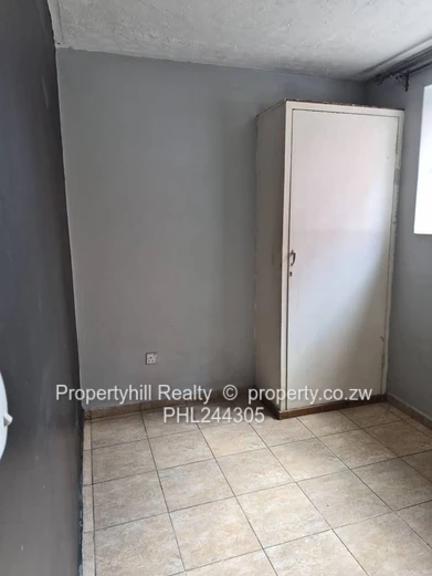Harare CBD Avenues: 2-Bed Flat 80sqm — Borehole & Paved Yard (Sole Mandate)